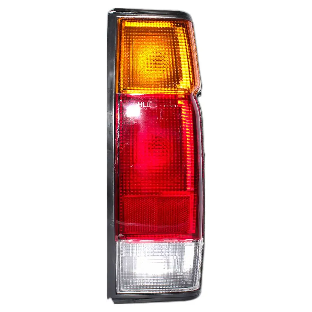 FAROL TRASERO NISSAN D21/N2000 85-01 DERECHO  CH/S/PORTA LAMPARA TW UB26D1