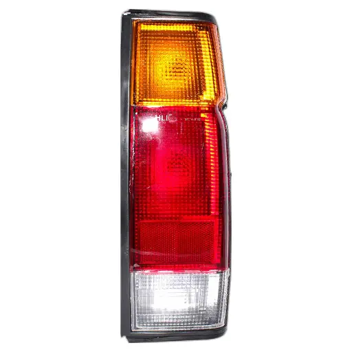 [5433] FAROL TRASERO NISSAN D21/N2000 85-01 DERECHO  CH/S/PORTA LAMPARA TW UB26D1
